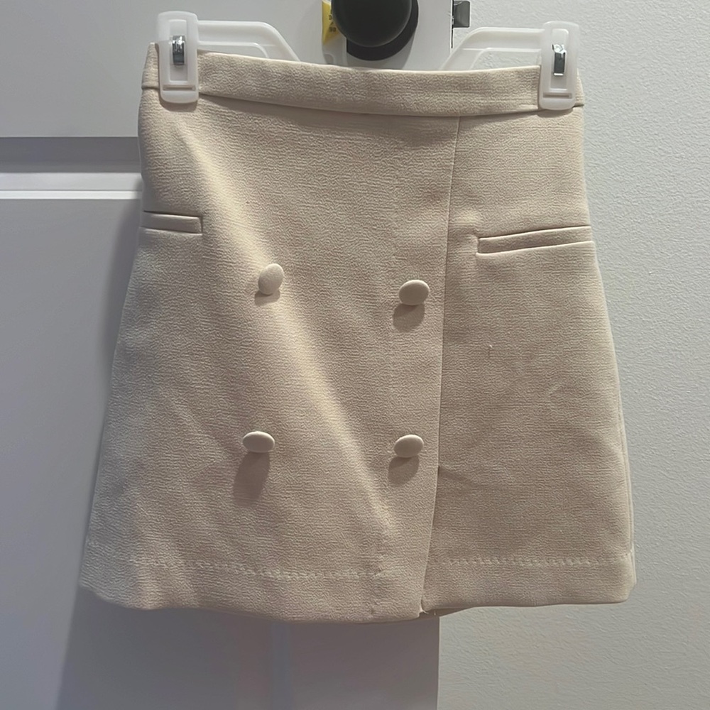 H&M Size 2 business causal cream skirt